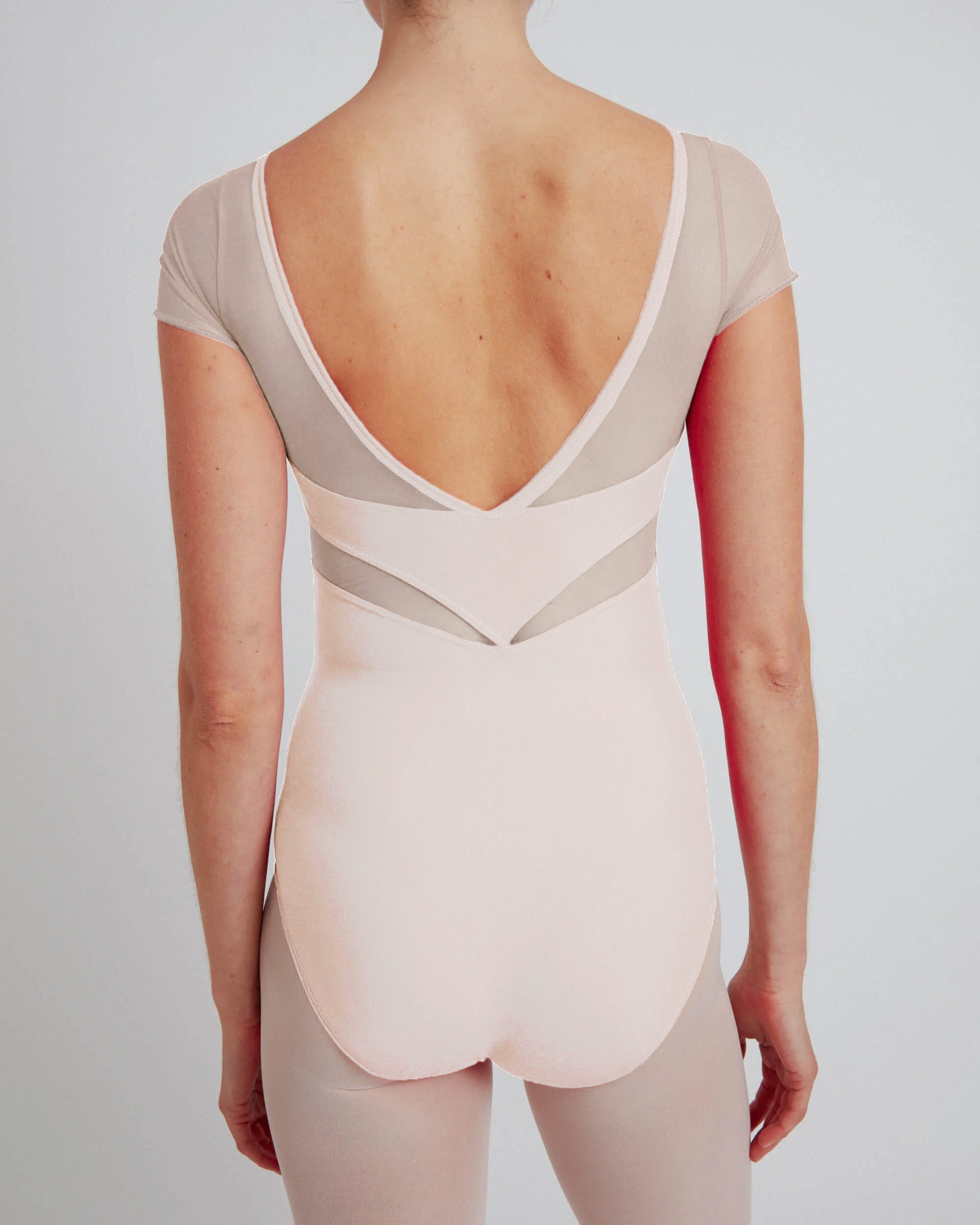 Short sleeves leotard with fishnet details